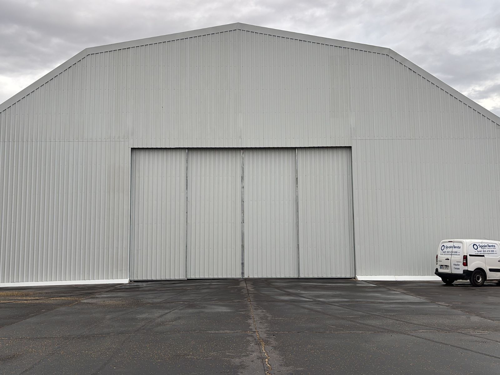 carpa poligonal terminada en Carmona